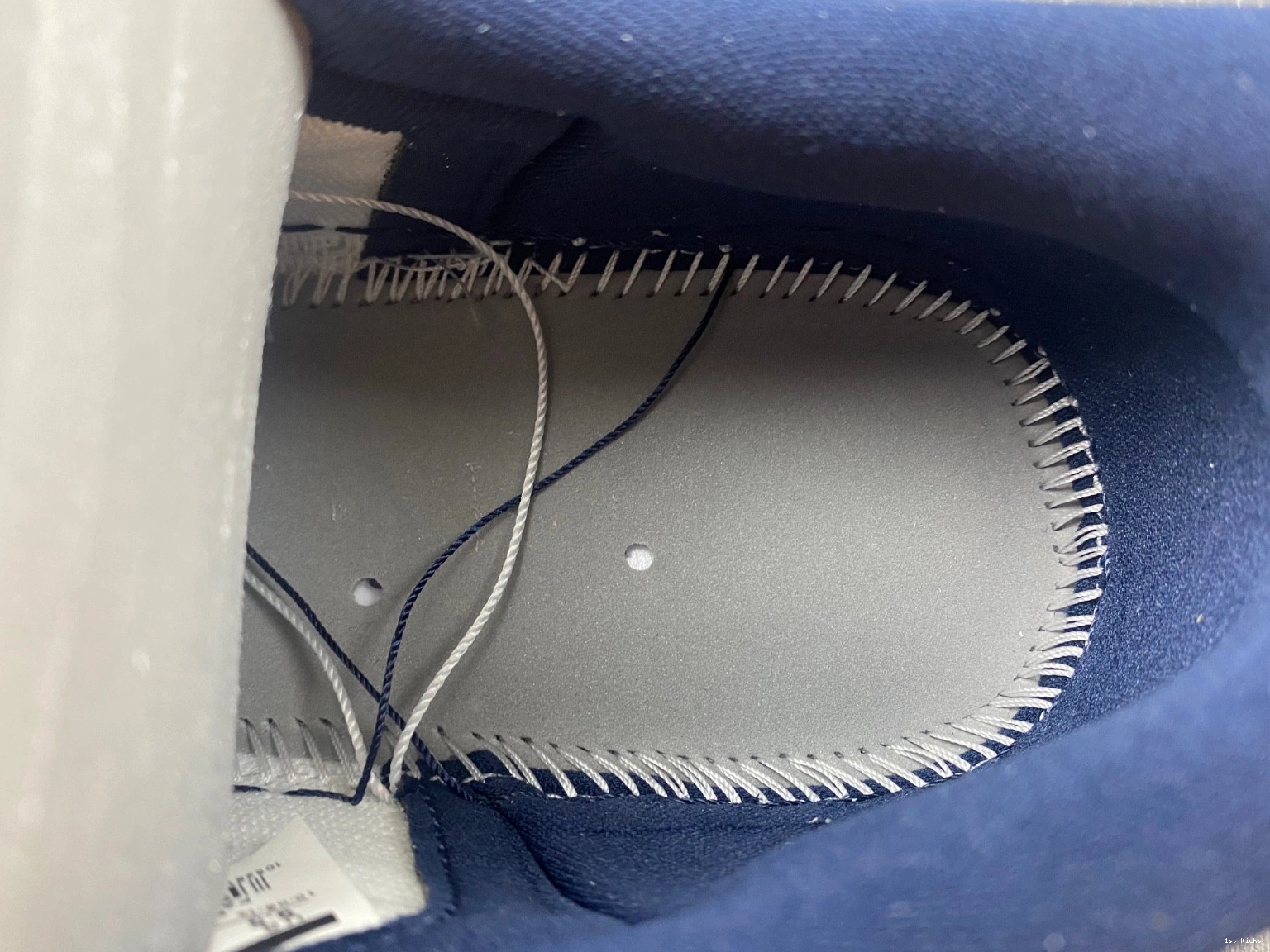 - Retro 1 Low Blue Metallic Jordan 705329-106 0208